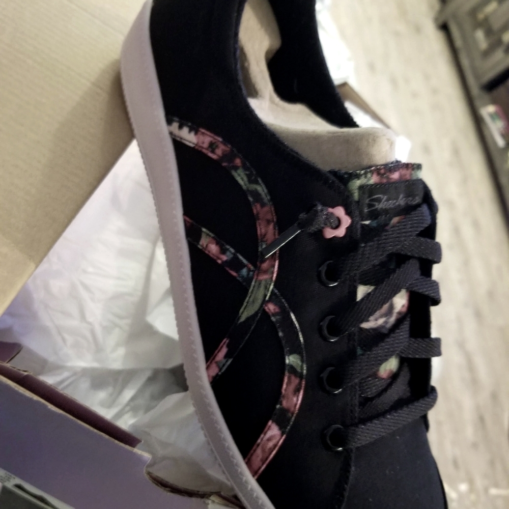 Skechers women's size 10